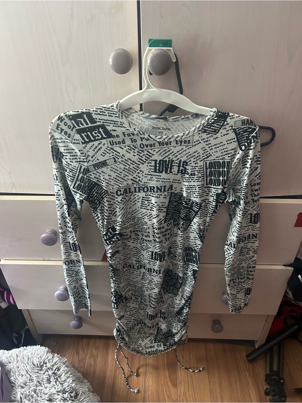 Forever 21 Black & White Newspaper-Print Long Sleeve Tunic